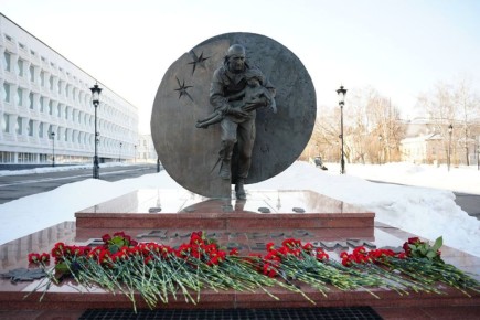 В Ульяновске прошла торжественная церемония возложения цветов к памятнику Героя России Дмитрия Разумовского
