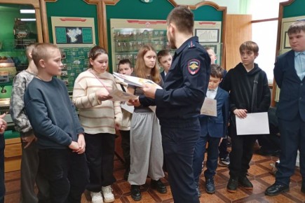 Сотрудники транспортной полиции Ульяновска провели профилактический урок в Ульяновском филиале Музея Банка России