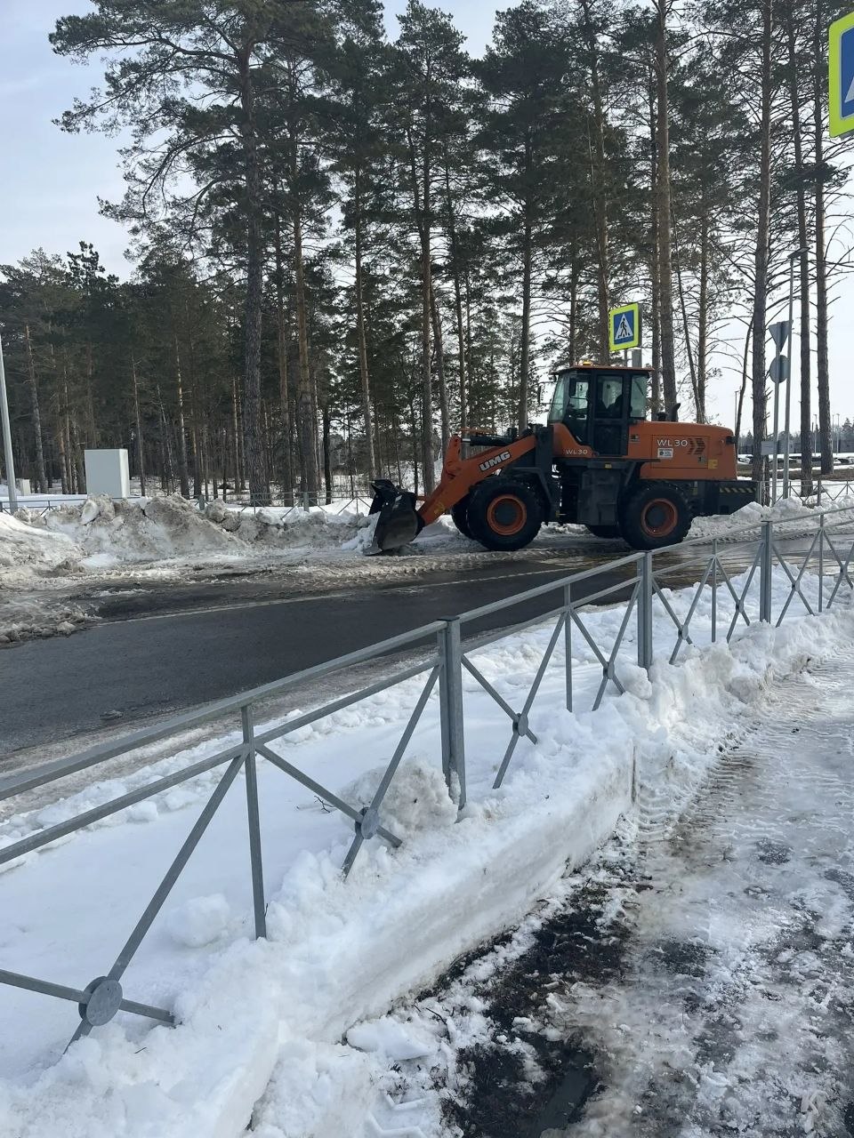 В Ульяновске городские службы после зимы приводят в порядок дорожную инфраструктуру В Ульяновске городские службы после зимы приводят в порядок дорожную инфраструктуру