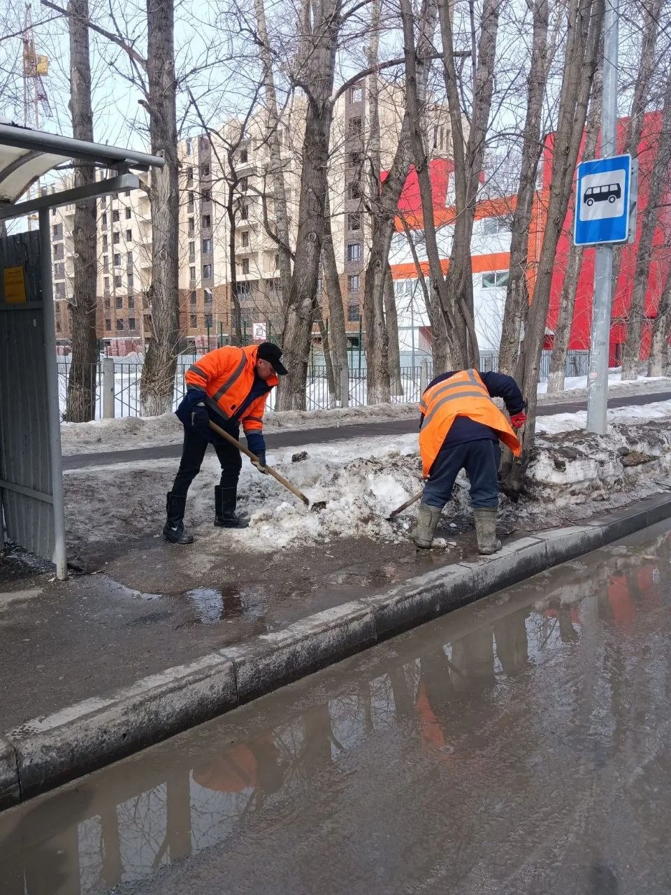 В Ульяновске городские службы после зимы приводят в порядок дорожную инфраструктуру В Ульяновске городские службы после зимы приводят в порядок дорожную инфраструктуру