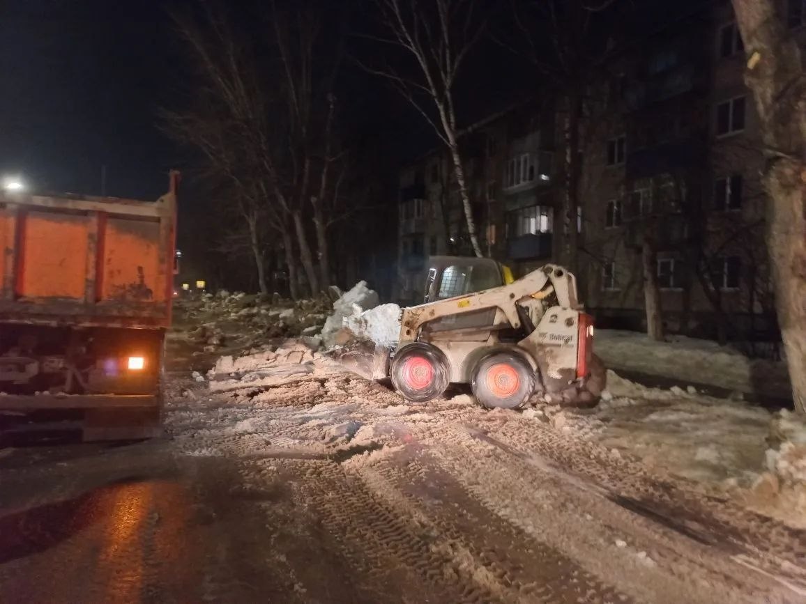 В Ульяновске городские службы после зимы приводят в порядок дорожную инфраструктуру В Ульяновске городские службы после зимы приводят в порядок дорожную инфраструктуру