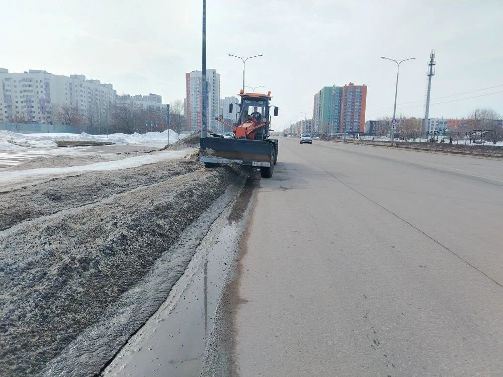 В Ульяновске городские службы после зимы приводят в порядок дорожную инфраструктуру В Ульяновске городские службы после зимы приводят в порядок дорожную инфраструктуру