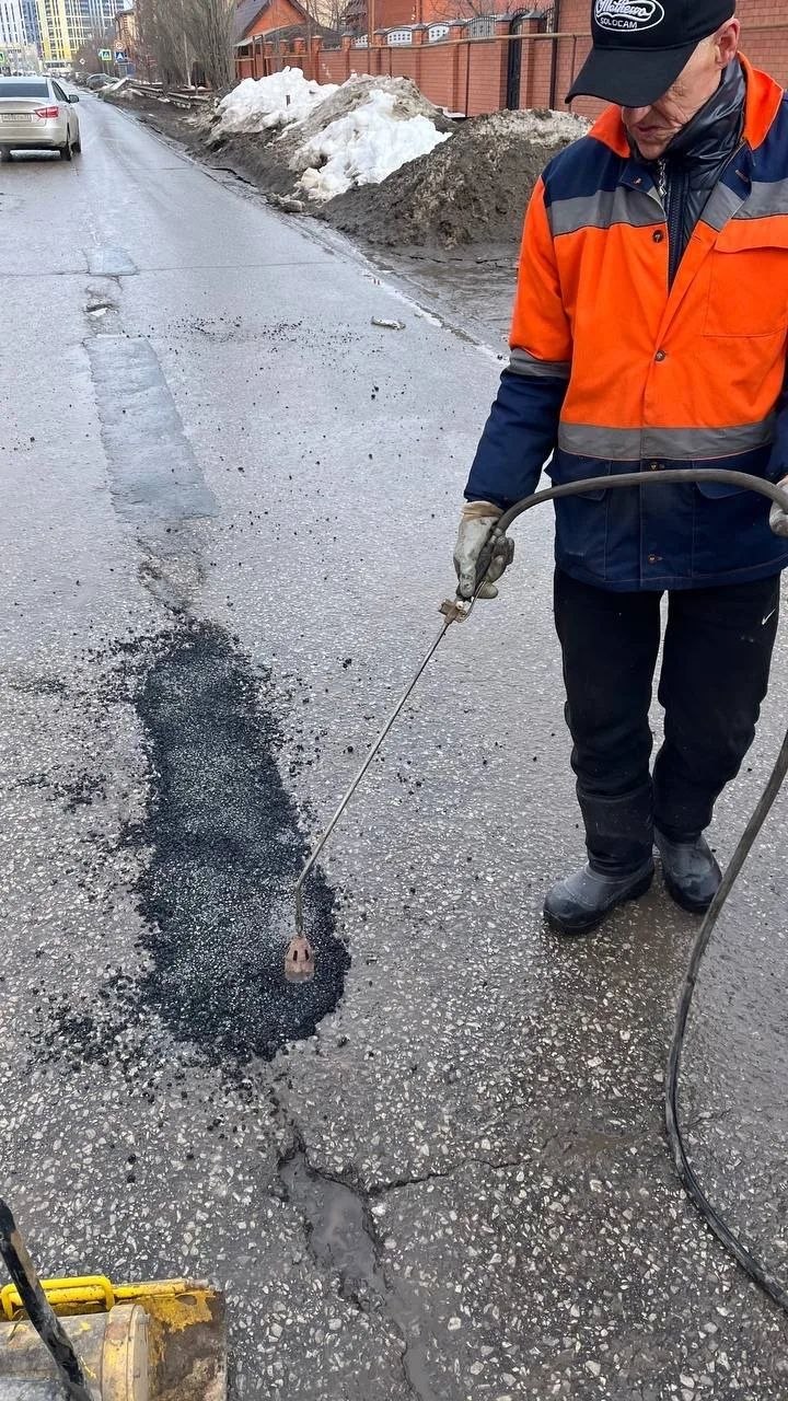 В Ульяновске городские службы после зимы приводят в порядок дорожную инфраструктуру В Ульяновске городские службы после зимы приводят в порядок дорожную инфраструктуру