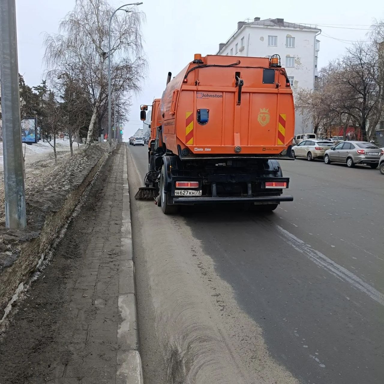 В Ульяновске городские службы после зимы приводят в порядок дорожную инфраструктуру В Ульяновске городские службы после зимы приводят в порядок дорожную инфраструктуру