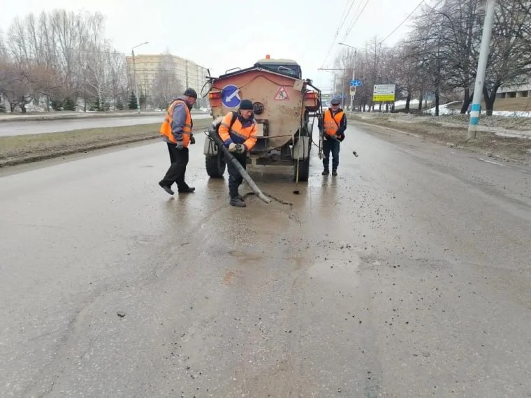 В воскресенье в Ульяновске продолжался весенний комплекс дорожных работ В воскресенье в Ульяновске продолжался весенний комплекс дорожных работ