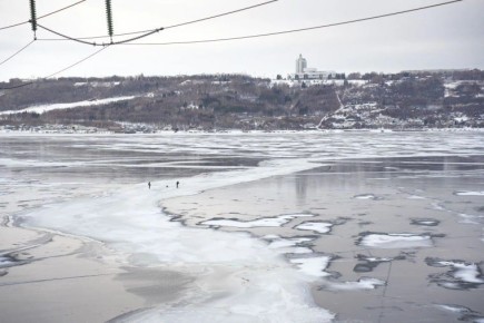 В Ульяновске ищут двух шедших через Волгу подростков