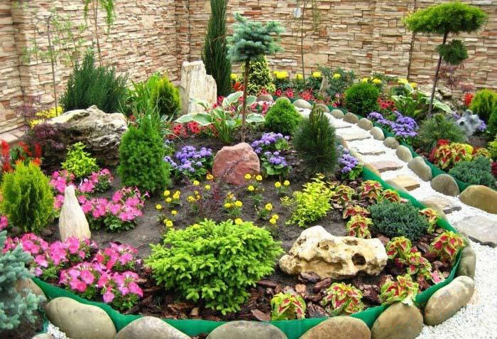 Как преодолеть ландшафтные ошибки: о камне и цветах