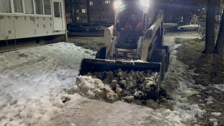 В воскресенье в Ульяновске продолжался весенний комплекс дорожных работ В воскресенье в Ульяновске продолжался весенний комплекс дорожных работ