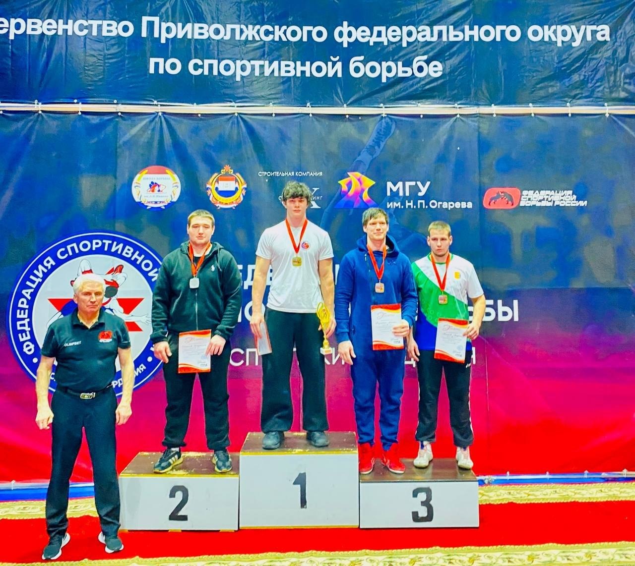 Ульяновские борцы привезли награды с Чемпионата ПФО в Саранске Ульяновские борцы привезли награды с Чемпионата ПФО в Саранске