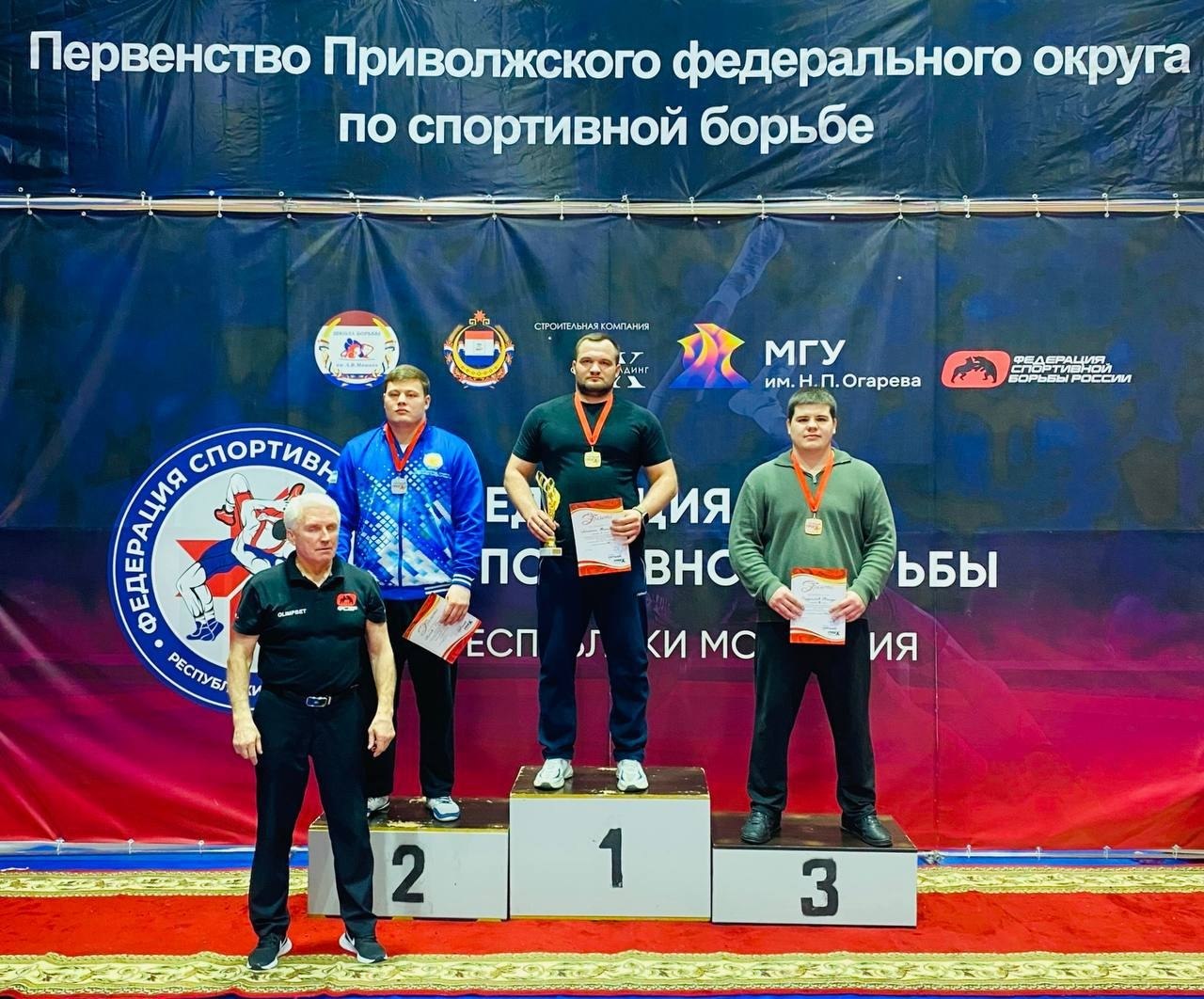 Ульяновские борцы привезли награды с Чемпионата ПФО в Саранске Ульяновские борцы привезли награды с Чемпионата ПФО в Саранске