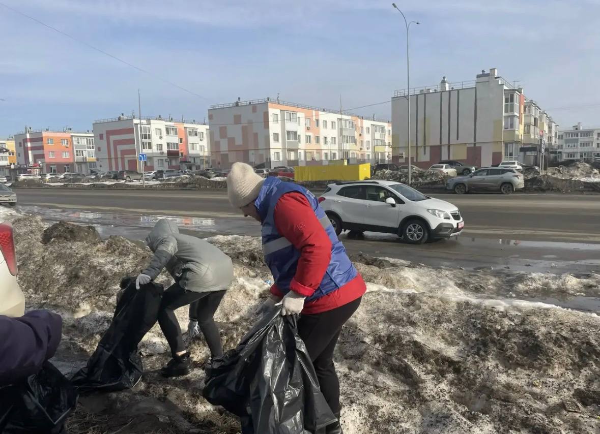Сегодня на территории Засвияжского района по инициативе Главы города Александра Егоровича Болдакина проходит санитарная пятница, в которой принимают участие сотрудники администрации Засвияжского района и все неравнодушные...