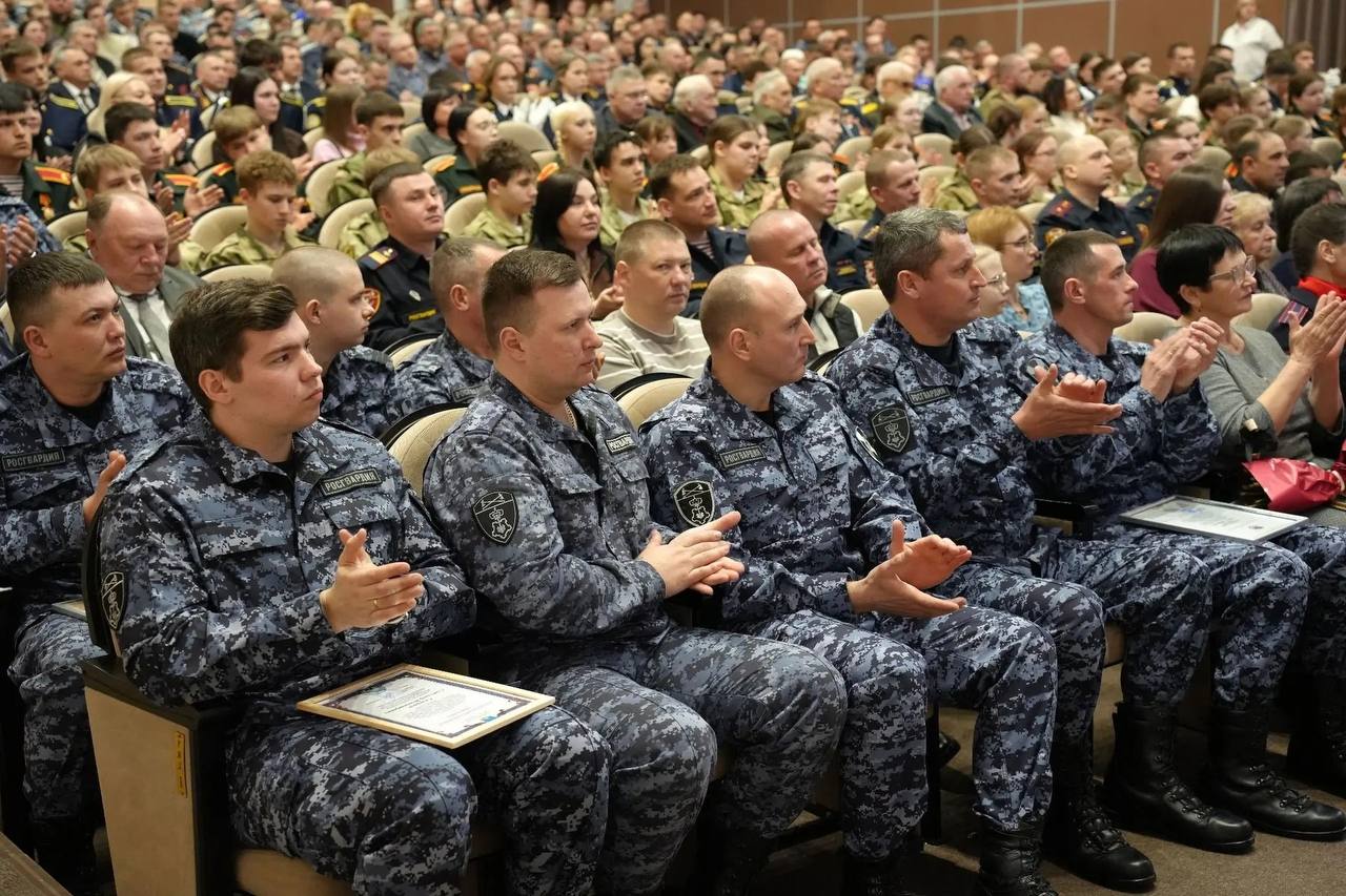 Глава Ульяновска Александр Болдакин поздравил росгвардейцев с юбилеем ведомства Глава Ульяновска Александр Болдакин поздравил росгвардейцев с юбилеем ведомства