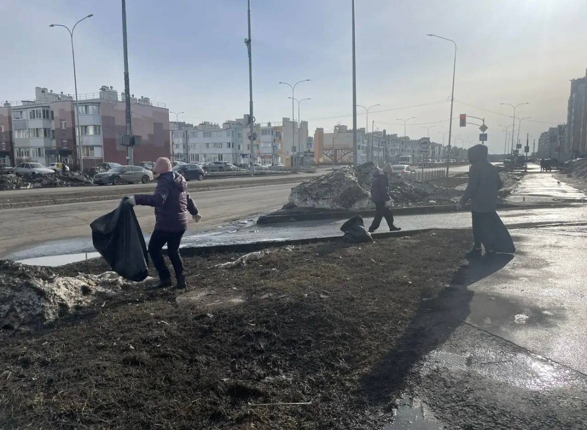 Сегодня на территории Засвияжского района по инициативе Главы города Александра Егоровича Болдакина проходит санитарная пятница, в которой принимают участие сотрудники администрации Засвияжского района и все неравнодушные... Сегодня на территории Засвияжского района по инициативе Главы города Александра Егоровича Болдакина проходит санитарная пятница, в которой принимают участие сотрудники администрации Засвияжского района и все неравнодушные...