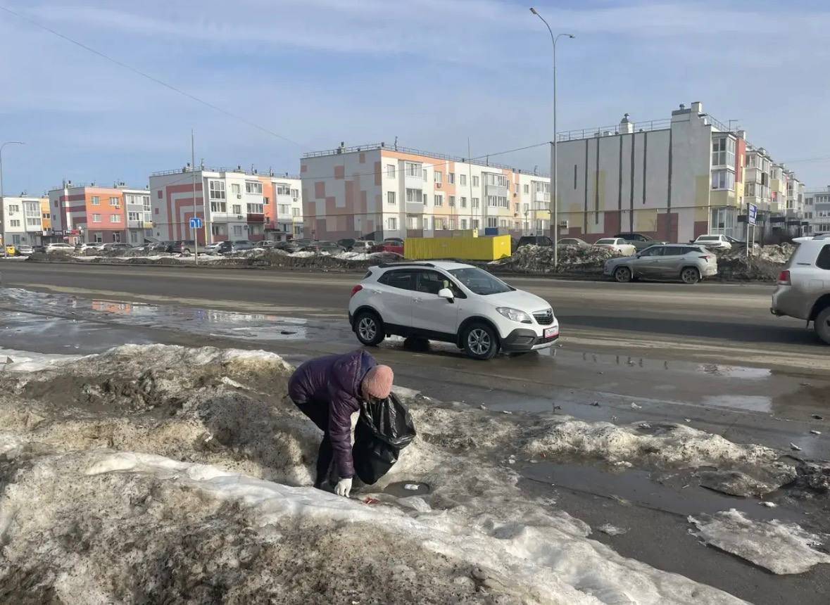 Сегодня на территории Засвияжского района по инициативе Главы города Александра Егоровича Болдакина проходит санитарная пятница, в которой принимают участие сотрудники администрации Засвияжского района и все неравнодушные... Сегодня на территории Засвияжского района по инициативе Главы города Александра Егоровича Болдакина проходит санитарная пятница, в которой принимают участие сотрудники администрации Засвияжского района и все неравнодушные...