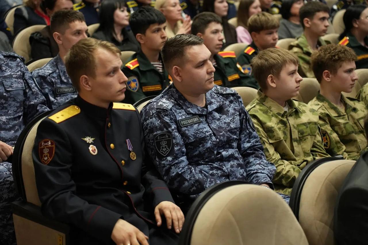 Глава Ульяновска Александр Болдакин поздравил росгвардейцев с юбилеем ведомства Глава Ульяновска Александр Болдакин поздравил росгвардейцев с юбилеем ведомства