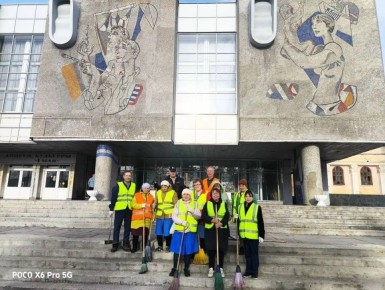 По итогам первой весенней санитарной пятницы с улиц Ульяновска вывезли 250 кубометров мусора