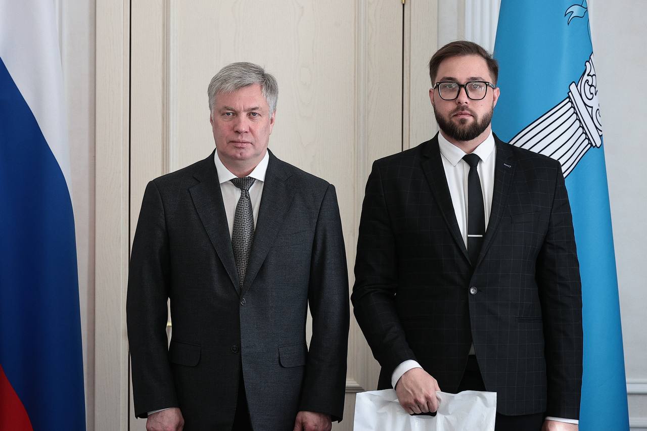 Алексей Русских: Учителем года Ульяновской области стал Андрей Замальдинов — педагог по русскому языку и литературе Первомайской школы Чердаклинского района Алексей Русских: Учителем года Ульяновской области стал Андрей Замальдинов — педагог по русскому языку и литературе Первомайской школы Чердаклинского района