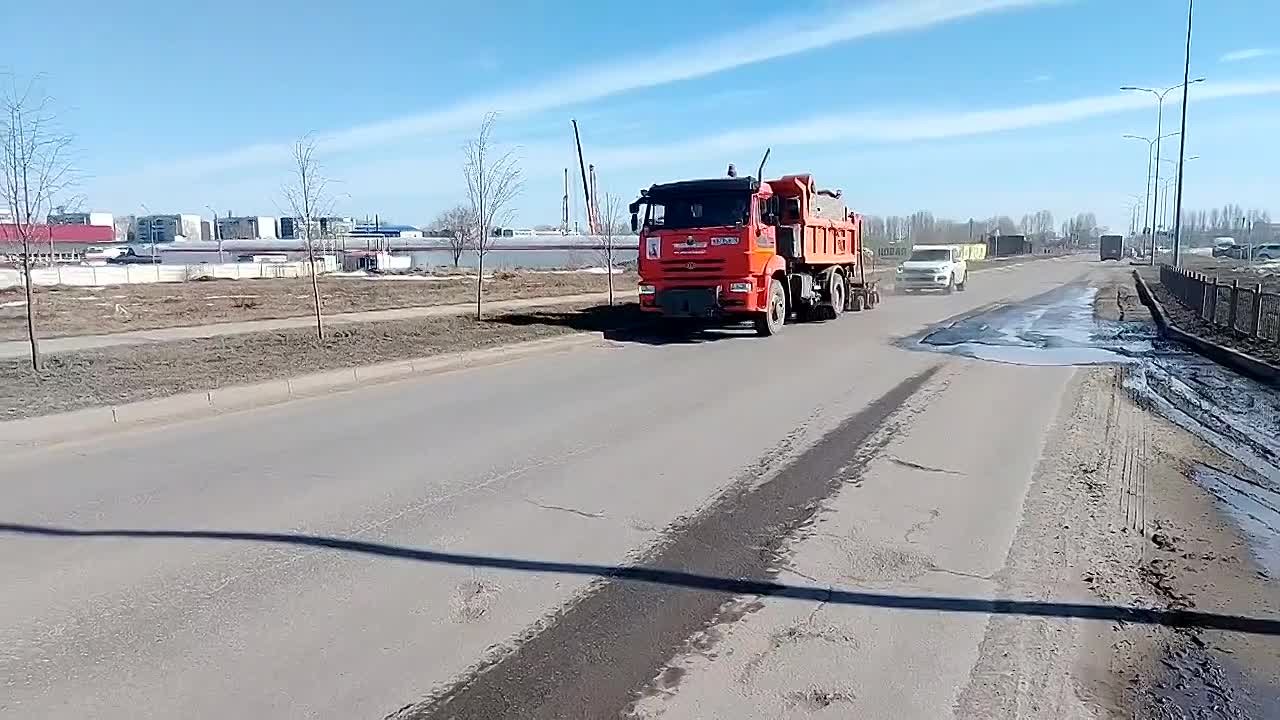 За сутки с улиц Ульяновска вывезли 35 самосвалов смёта