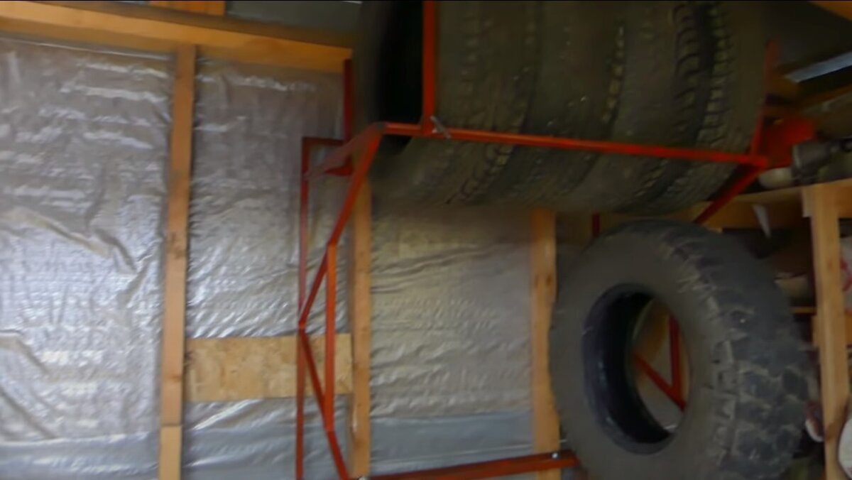 Умный способ хранения шин: самодельная конструкция из профильной трубы