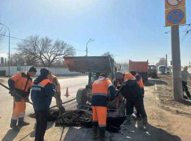 В последний день марта в Ульяновске ремонтировали семь дорог В последний день марта в Ульяновске ремонтировали семь дорог