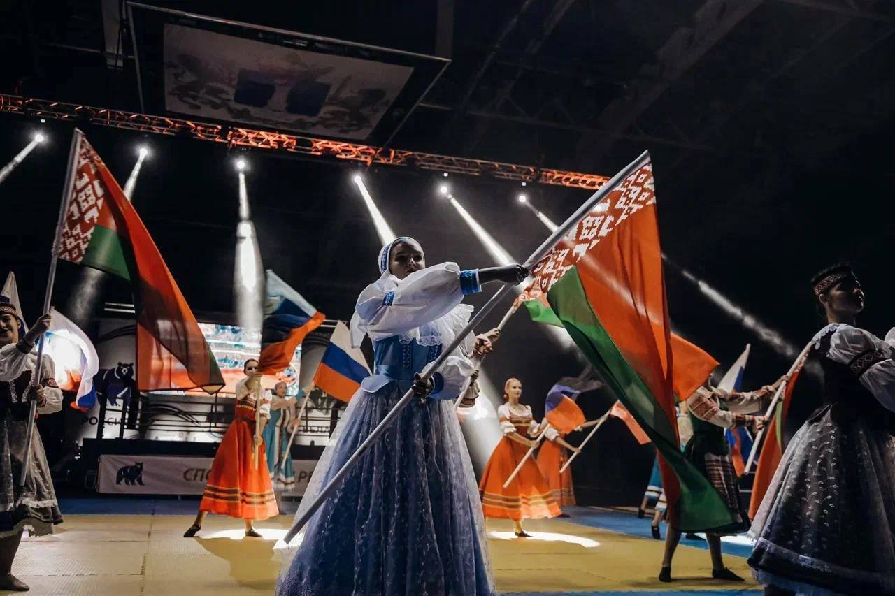 Алексей Русских: Друзья, сегодня День единения народов России и Беларуси Алексей Русских: Друзья, сегодня День единения народов России и Беларуси