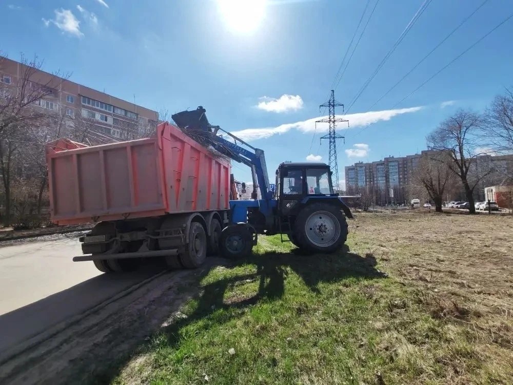 Больше трёх тысяч ульяновцев приняли участие в городском субботнике Больше трёх тысяч ульяновцев приняли участие в городском субботнике