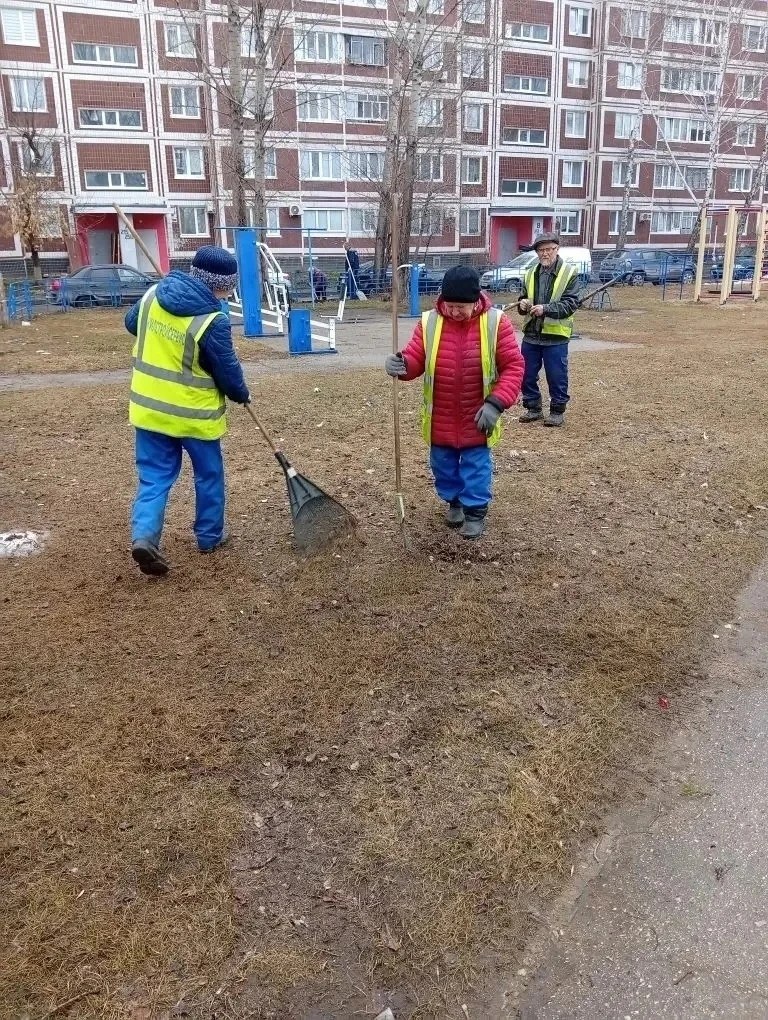 Больше трёх тысяч ульяновцев приняли участие в городском субботнике Больше трёх тысяч ульяновцев приняли участие в городском субботнике