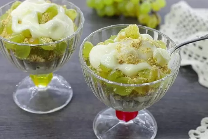 Заварной крем с виноградом и печеньем: идеальный десерт для любого повода