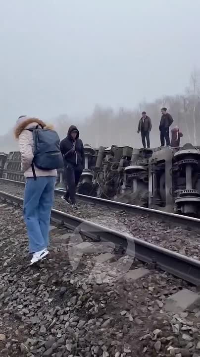 Их поезд сошел с рельсов, но они все равно поднялись на пьедестал! 4 золотых, 2 серебряных и 2 бронзовых медали — таков результат триумфального выступления ульяновских тхэквандистов на первенстве ПФО