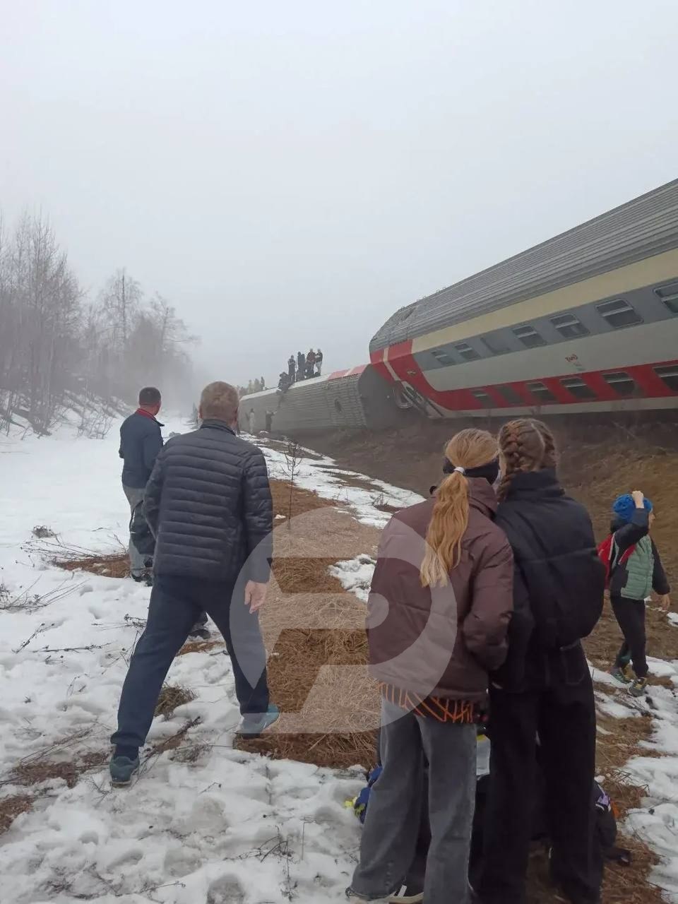 Их поезд сошел с рельсов, но они все равно поднялись на пьедестал! 4 золотых, 2 серебряных и 2 бронзовых медали — таков результат триумфального выступления ульяновских тхэквандистов на первенстве ПФО Их поезд сошел с рельсов, но они все равно поднялись на пьедестал! 4 золотых, 2 серебряных и 2 бронзовых медали — таков результат триумфального выступления ульяновских тхэквандистов на первенстве ПФО