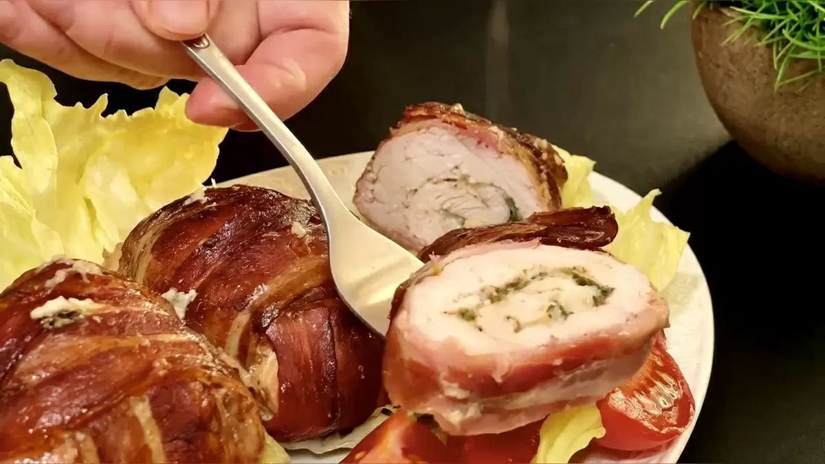 Куриные рулетики с беконом и моцареллой: просто, вкусно и эффектно