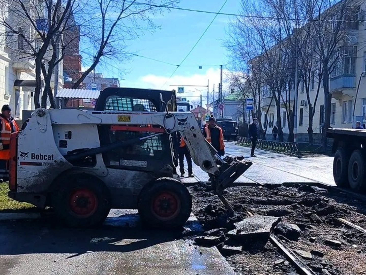 На «Дамбе» проходит ремонт трамвайных путей На «Дамбе» проходит ремонт трамвайных путей