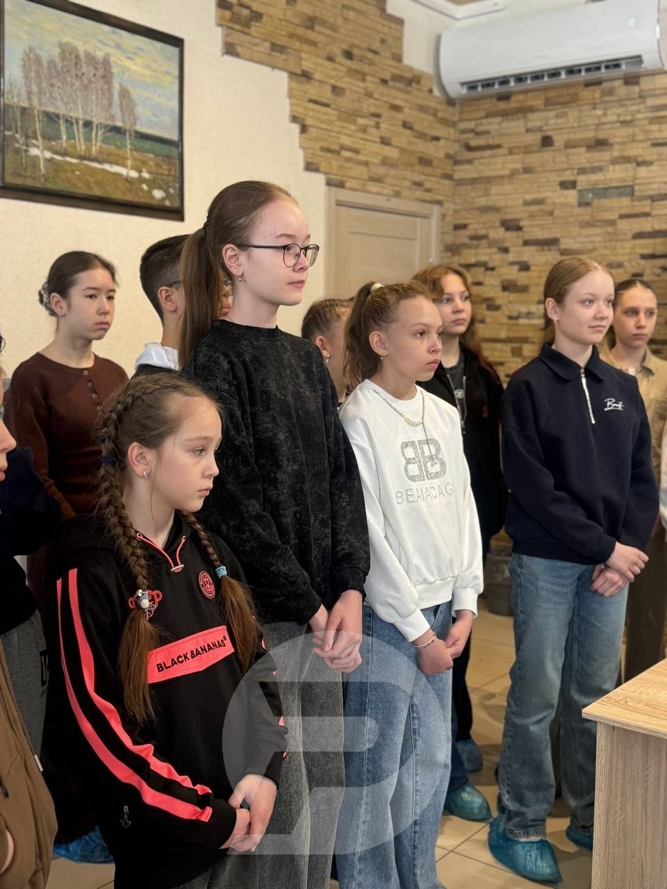 Сколько килограммов весит камера оператора? Сколько времени отводится корреспонденту на написание одного сюжета? Сколько часов эфирного времени сможет транслировать наш канал, если в городе выключат свет? Сколько килограммов весит камера оператора? Сколько времени отводится корреспонденту на написание одного сюжета? Сколько часов эфирного времени сможет транслировать наш канал, если в городе выключат свет?