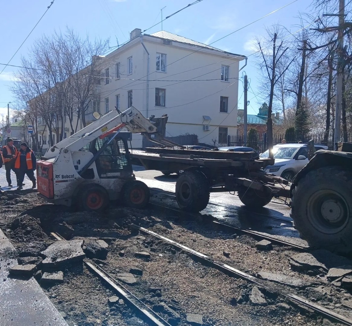 На «Дамбе» проходит ремонт трамвайных путей На «Дамбе» проходит ремонт трамвайных путей