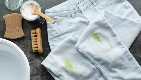 Как перекись водорода помогает справляться с травяными пятнами на одежде