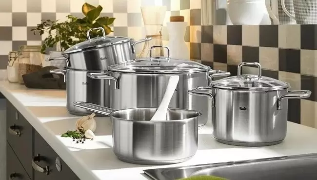 Как лук может вернуть блеск вашей кухонной посуде?