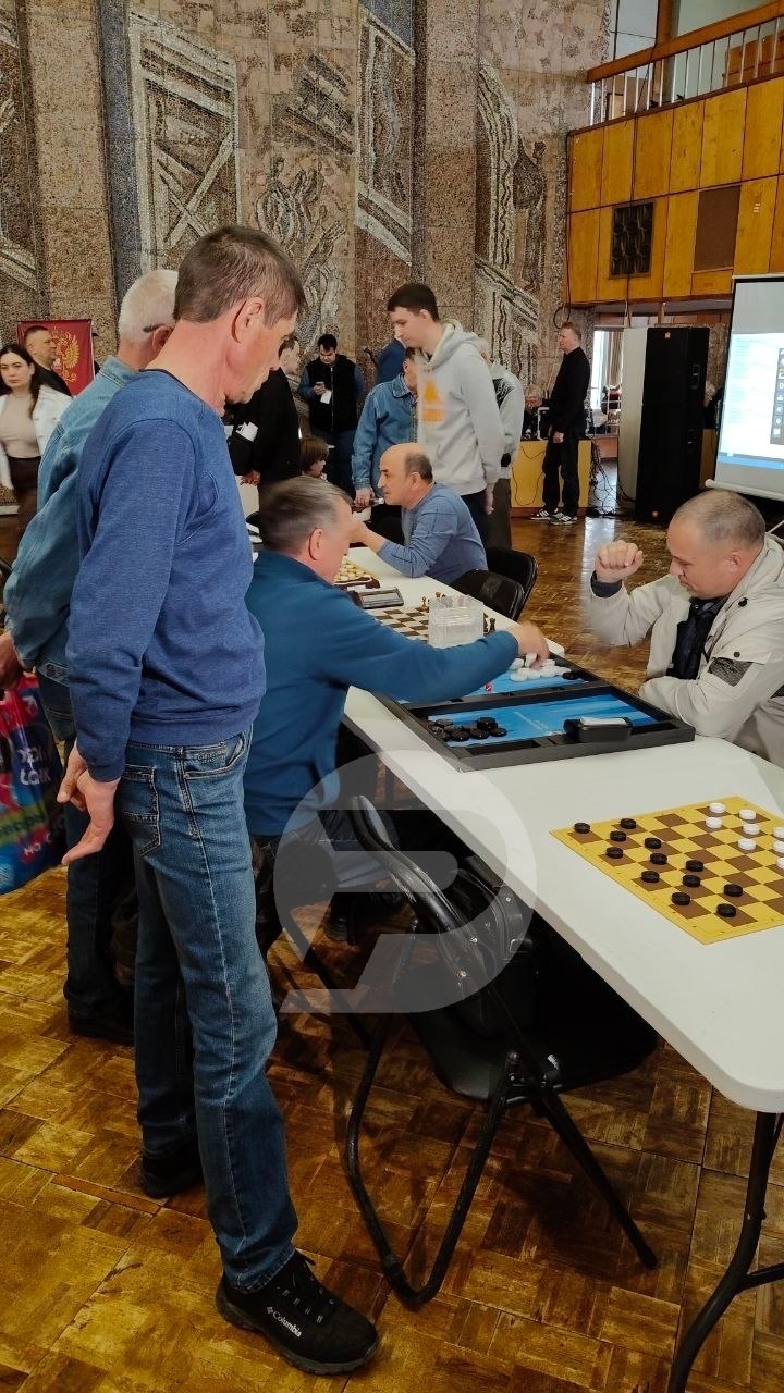 Впервые в истории России — в Ульяновске проходит турнир, интеллектуальное троеборье по шахматам, шашкам и спортивным нардам Впервые в истории России — в Ульяновске проходит турнир, интеллектуальное троеборье по шахматам, шашкам и спортивным нардам