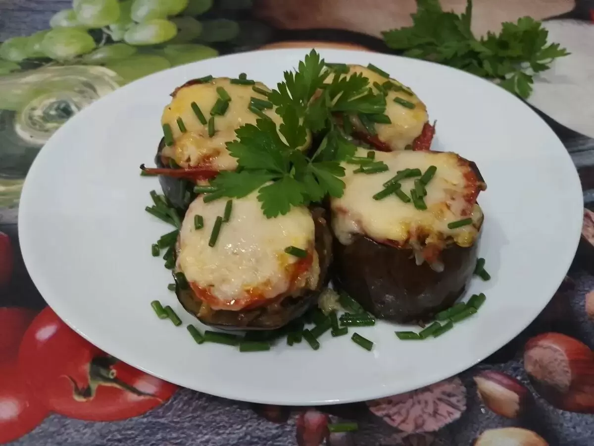 Как приготовить запеченные баклажаны с мясной начинкой и сыром