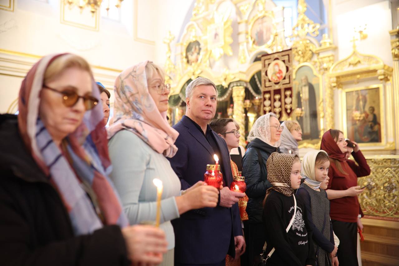 Алексей Русских: Встретили Благодатный огонь вместе с прихожанами Спасо-Вознесенского кафедрального собора Алексей Русских: Встретили Благодатный огонь вместе с прихожанами Спасо-Вознесенского кафедрального собора