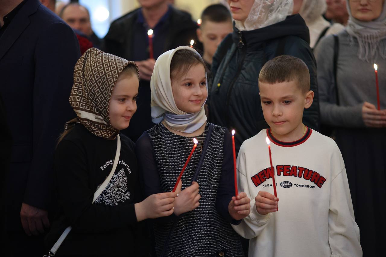 Алексей Русских: Встретили Благодатный огонь вместе с прихожанами Спасо-Вознесенского кафедрального собора Алексей Русских: Встретили Благодатный огонь вместе с прихожанами Спасо-Вознесенского кафедрального собора