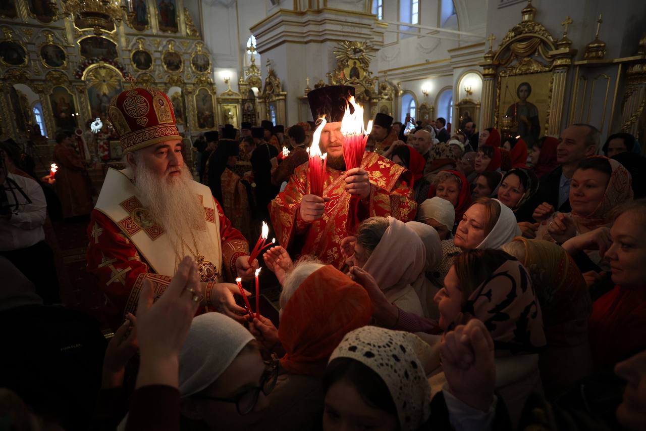 Алексей Русских: Встретили Благодатный огонь вместе с прихожанами Спасо-Вознесенского кафедрального собора