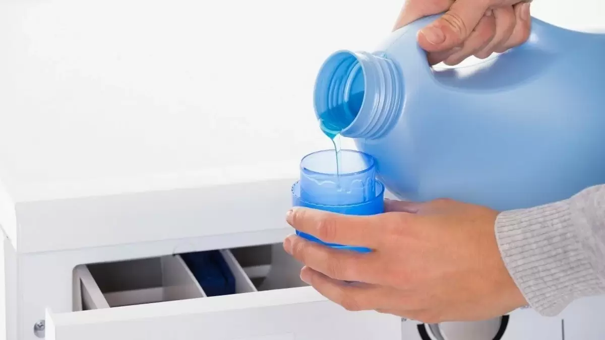 Почему некоторые гели для стирки оставляют вещи серыми: результаты проверки Роскачества