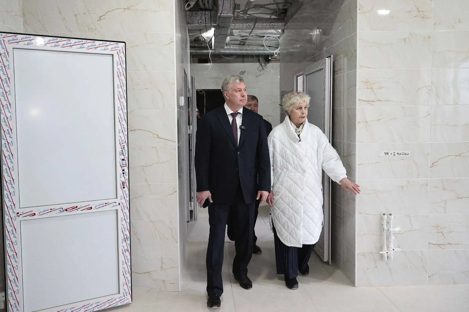 Проверил ход капремонта гимназии №21 города Ульяновска