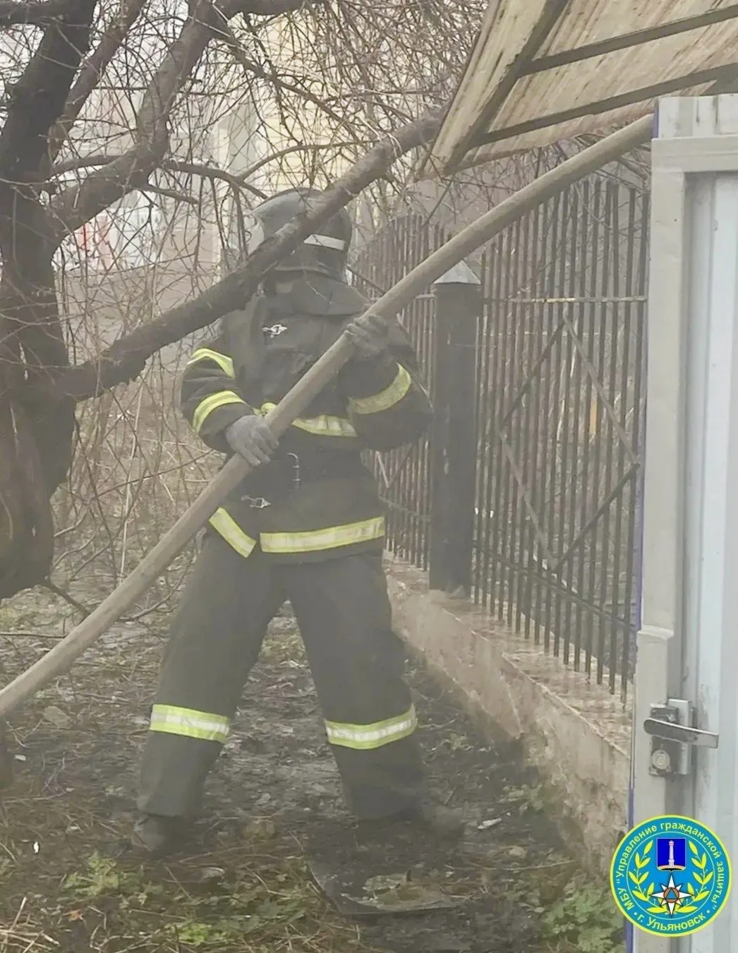 Спасатели помогли ликвидировать пожар в Ленинском районе Спасатели помогли ликвидировать пожар в Ленинском районе