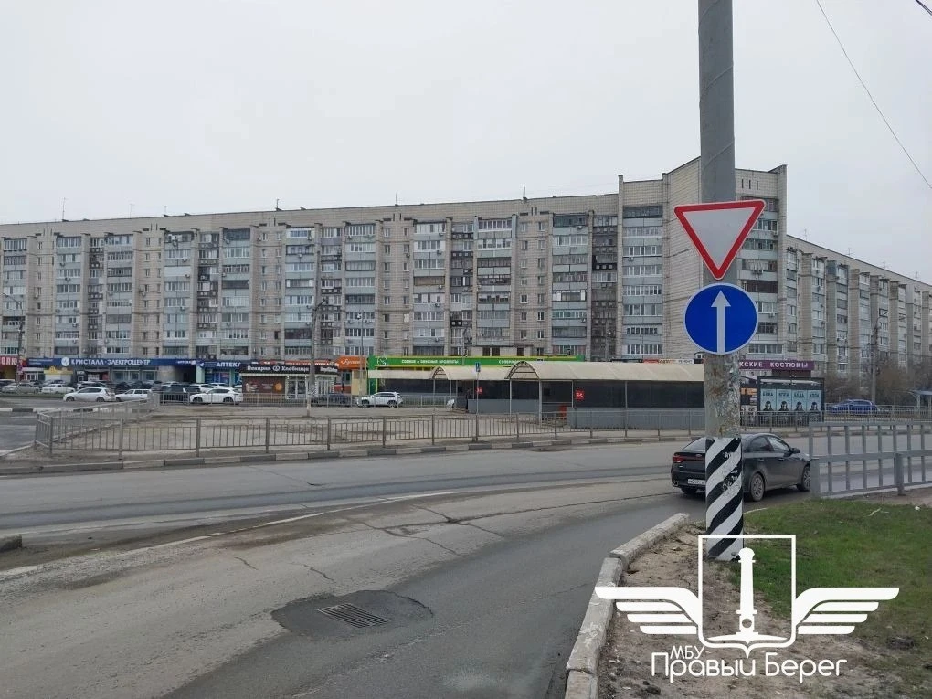 Новые знаки установили на перекрёстке Московского шоссе и улиц Октябрьской и Пушкарёва (Пушкарёвское кольцо)