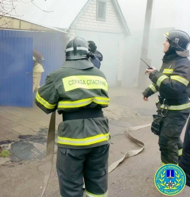 Спасатели помогли ликвидировать пожар в Ленинском районе