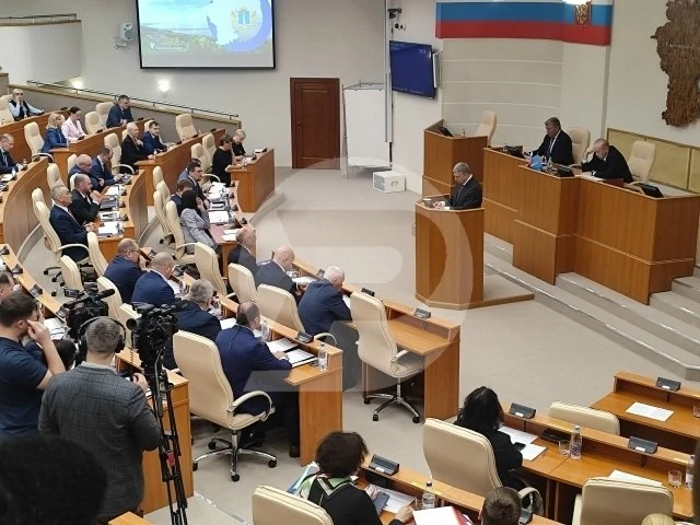 Губернатор начал выступление с отчетом о работе за 2025 год перед депутатами Законодательного Собрания Ульяновской области Губернатор начал выступление с отчетом о работе за 2025 год перед депутатами Законодательного Собрания Ульяновской области