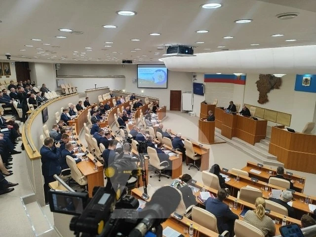 Губернатор начал выступление с отчетом о работе за 2025 год перед депутатами Законодательного Собрания Ульяновской области Губернатор начал выступление с отчетом о работе за 2025 год перед депутатами Законодательного Собрания Ульяновской области