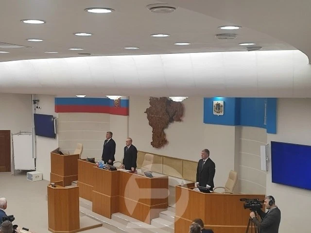 Губернатор начал выступление с отчетом о работе за 2025 год перед депутатами Законодательного Собрания Ульяновской области