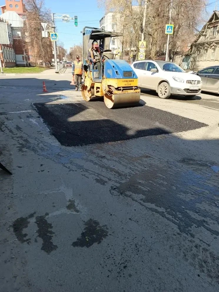 Зв сутки ульяновский «Дорремстрой» отремонтировал 14 участков улиц По поручению главы города Александра Болдакина увеличиваются темпы ремонта дорог карточно-ямочным и струйно-инъекционным способами. Перед дорожниками стоит... Зв сутки ульяновский «Дорремстрой» отремонтировал 14 участков улиц По поручению главы города Александра Болдакина увеличиваются темпы ремонта дорог карточно-ямочным и струйно-инъекционным способами. Перед дорожниками стоит...